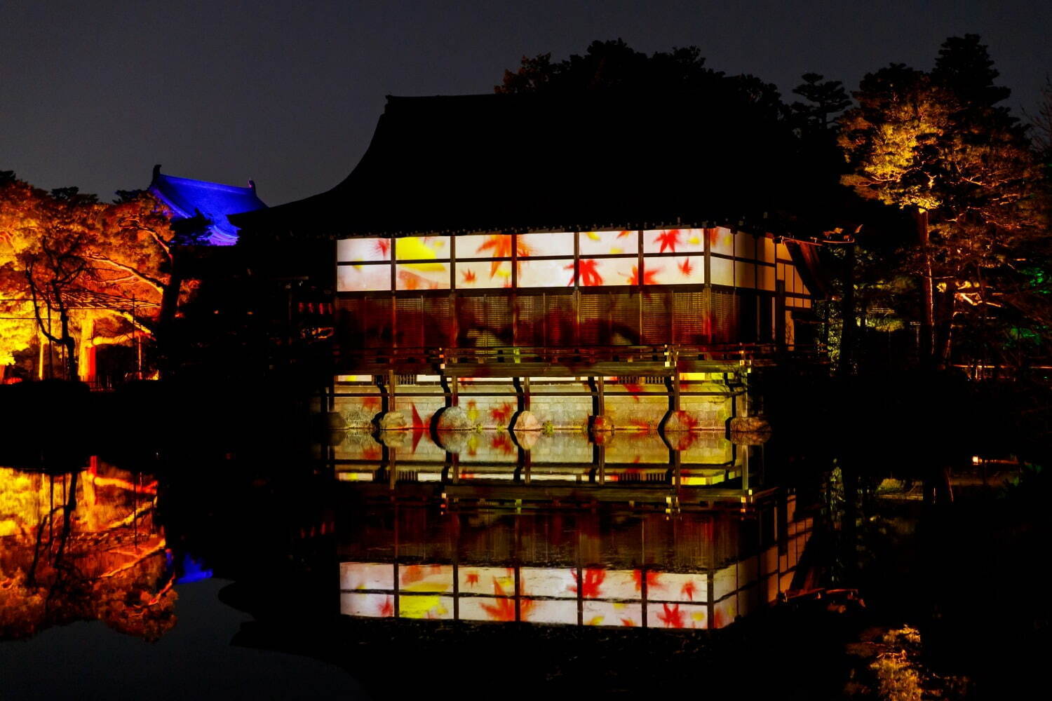 京都・平安神宮×ネイキッドの夜間参拝アートイベント「ヨルモウデ」境内を幻想的にライトアップ｜写真3