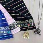 アナ スイ“馬車”モチーフの22年クリスマスアクセサリー、“蝶”の透かし模様を施して｜写真4