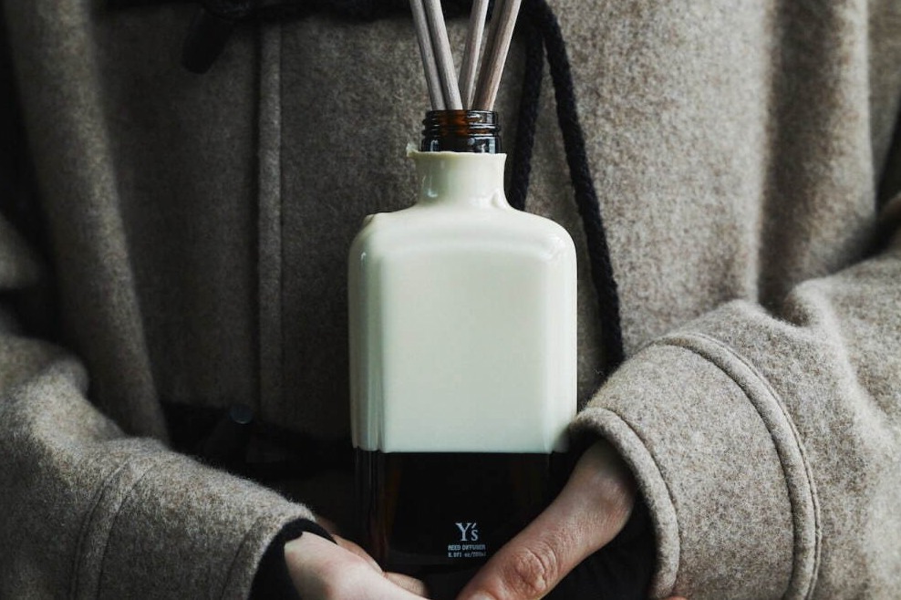 Y'sから“封蝋”デザインのリードディフューザー、シトラスアロマティック＆シガー調の香り