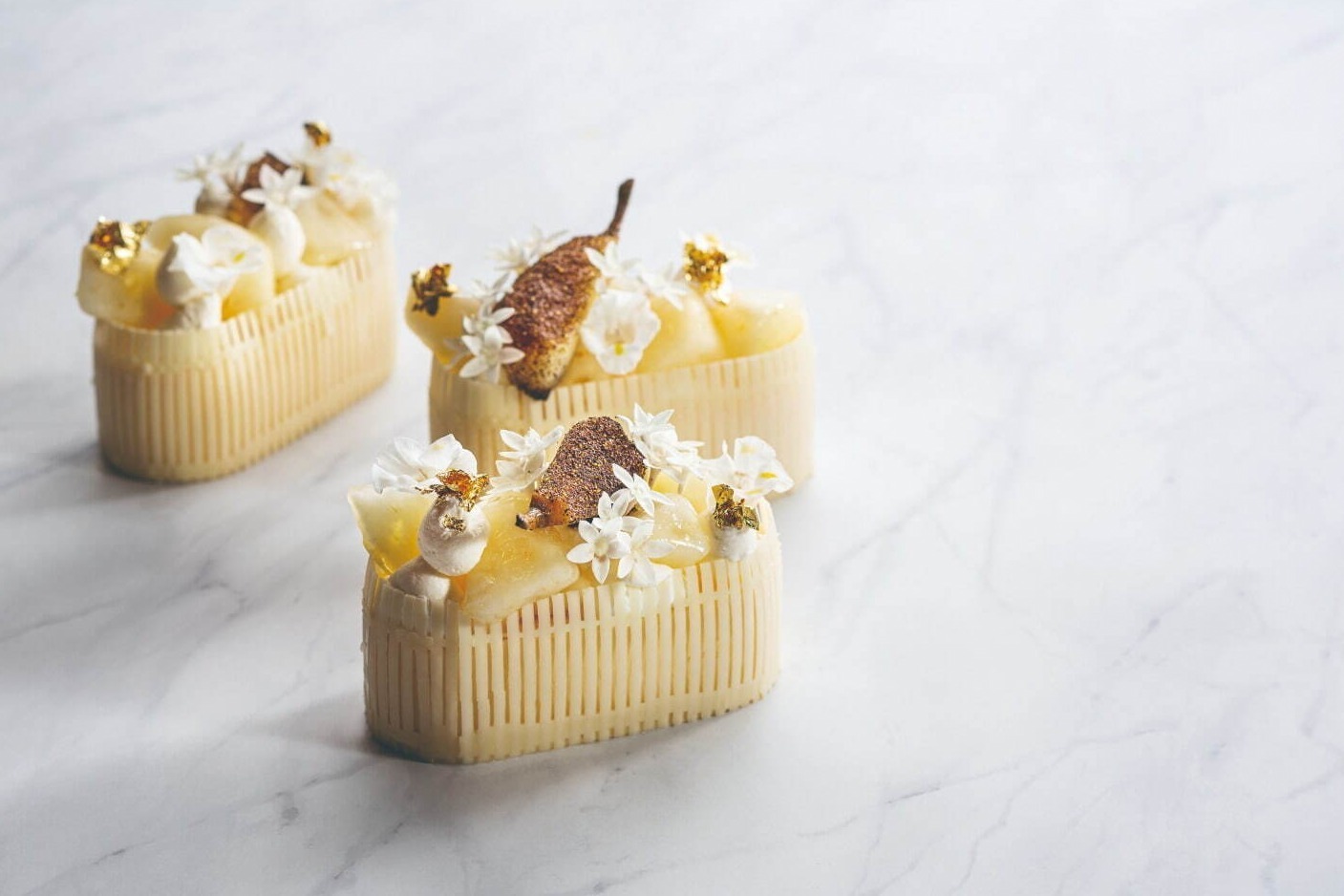 トリュフ｜帝国ホテル 東京の冬スイーツ、“籠“に入った洋梨のケーキや苺のフルーツロールなど