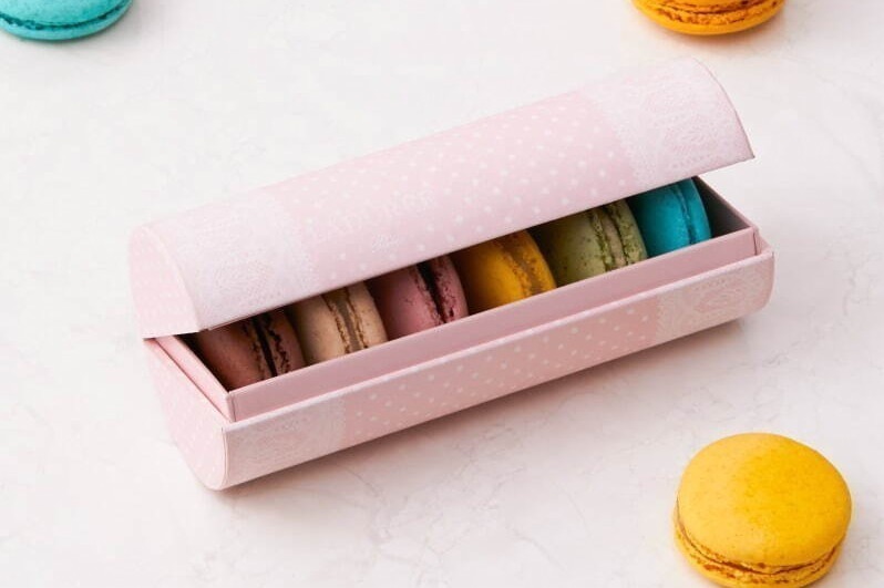 ラデュレ“ウェディングドレス用レース”を描いたマカロンボックス、アトレ恵比寿の新店限定で