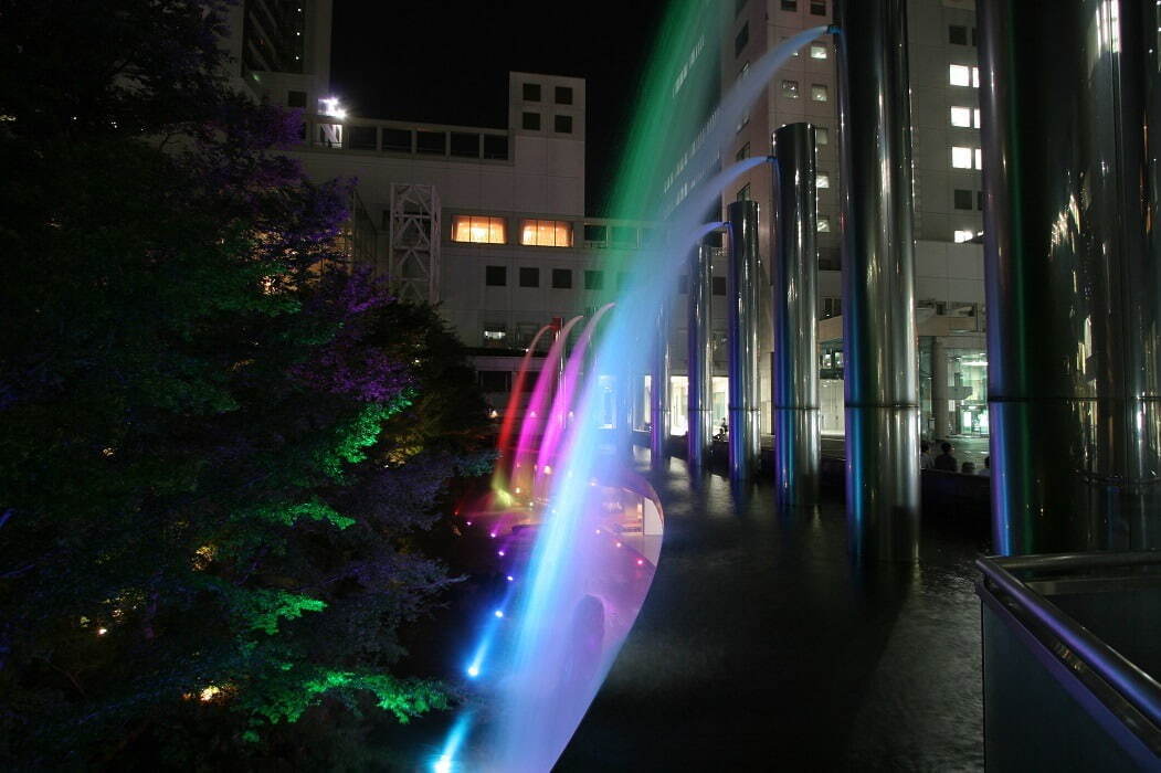 大阪・梅田スカイビルのイルミネーション、もみの木を使ったクリスマスツリー＆幻想的な光が灯る森｜写真6