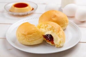 八天堂「プリンなくりーむパン」広島限定フレーバーが全国発売、濃厚カスタード×ほろ苦カラメルソース|写真1