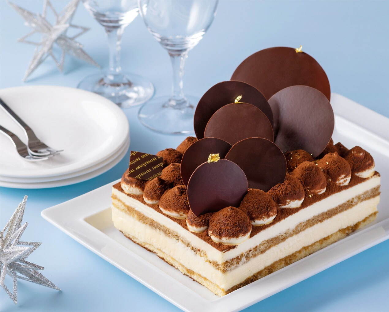 アニヴェルセルのクリスマスケーキ22年、コーヒーリキュール＆ホワイトチョコソース付きティラミスなど｜写真2