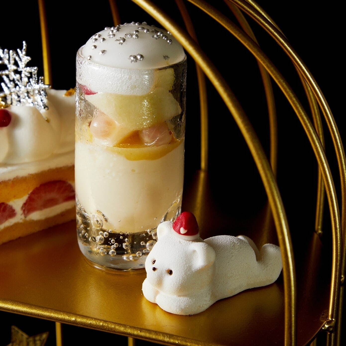 ルワンジュ東京のクリスマスアフタヌーンティー、“金の鳥かご”に並ぶ苺ケーキやムースなど｜写真3