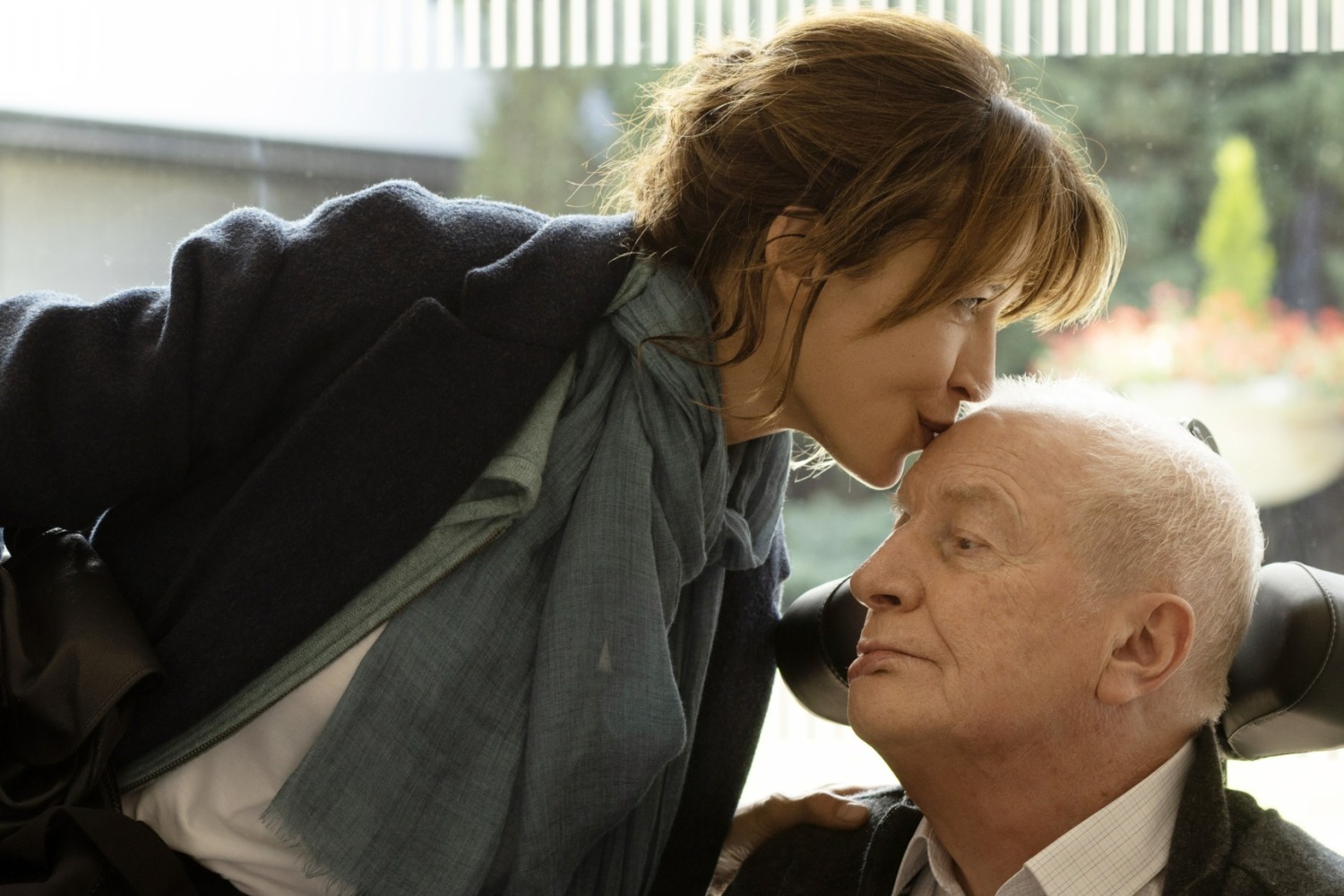 映画『すべてうまくいきますように』フランソワ・オゾン監督作、“安楽死”を巡る父娘の葛藤