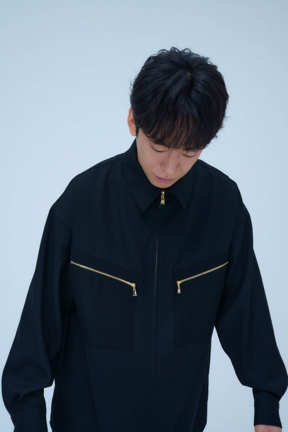 DJ 松永×クルニ、“松永の手書きロゴ”入りフーディ―や2WAYスラックスがステュディオス別注で｜写真26