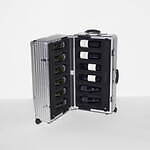 リモワ新作アルミニウムケース、オリジナルのポーカーゲーム入りアタッシュ＆“ワインボトル”キャリー｜写真12