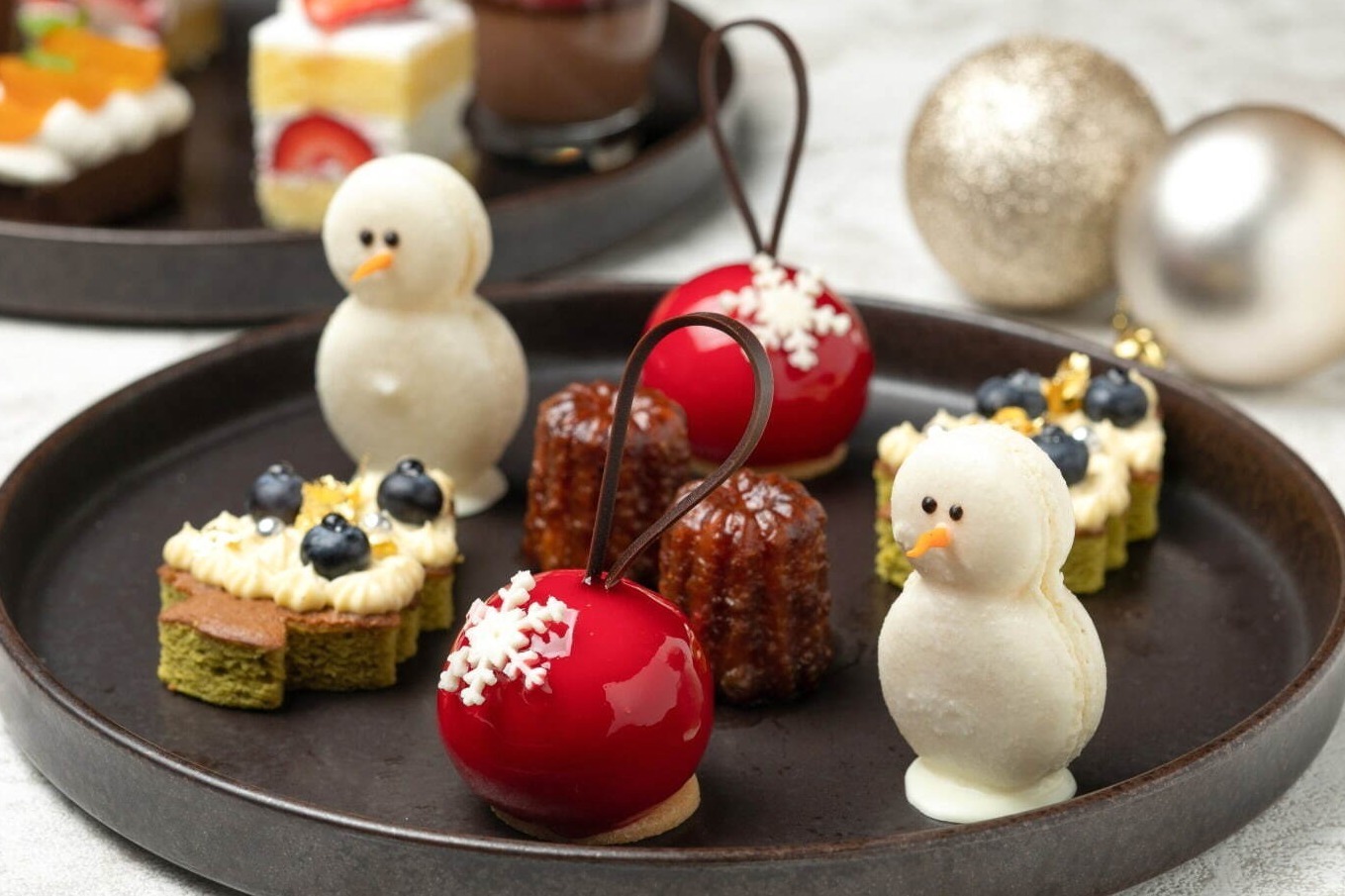 新横浜プリンスホテル「クリスマスアフタヌーンティー」雪だるまマカロン＆ツリー型クッキー