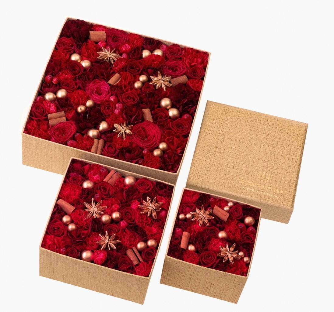 ニコライ バーグマン“クリスマスカラー”のフラワーボックス、赤い花々×ゴールドのオーナメント｜写真6