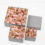 ニコライ バーグマン“クリスマスカラー”のフラワーボックス、赤い花々×ゴールドのオーナメント｜写真4