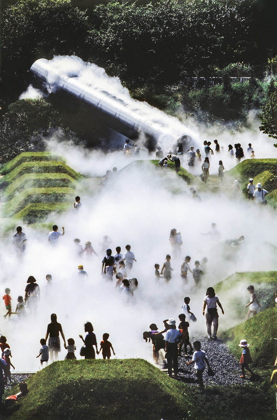 中谷芙二子《霧の森(国営昭和記念公園・こどもの森、東京)》1992年 映像展示 作家蔵 写真撮影：小川重雄