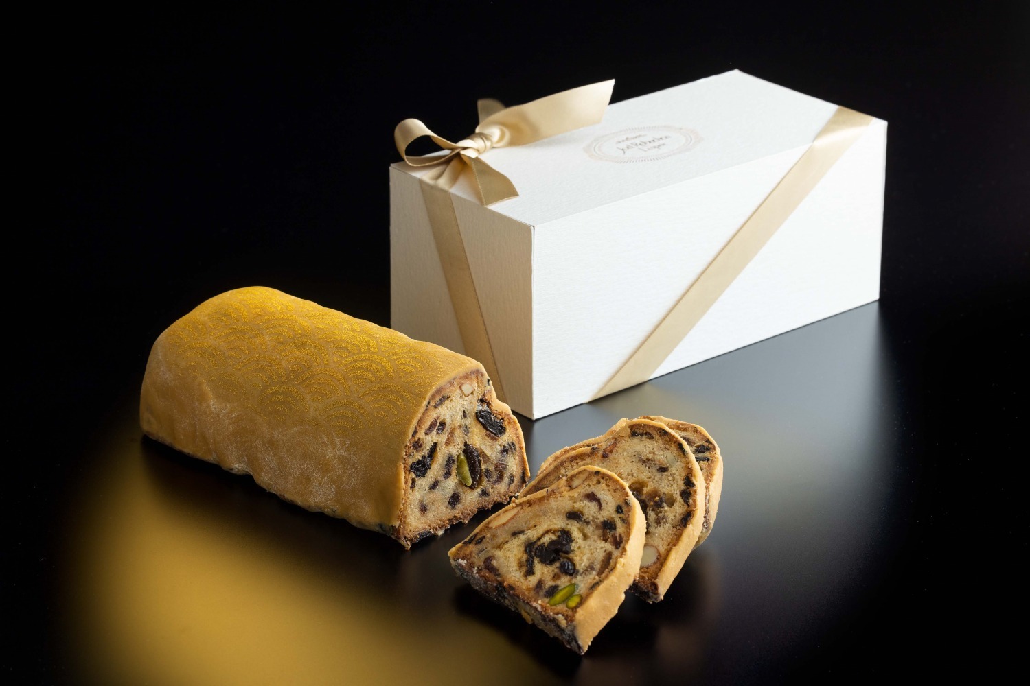 ぶどう｜ジョエル・ロブション限定シュトーレン、旨味凝縮“レア・ドライ加工”のシャインマスカット仕様