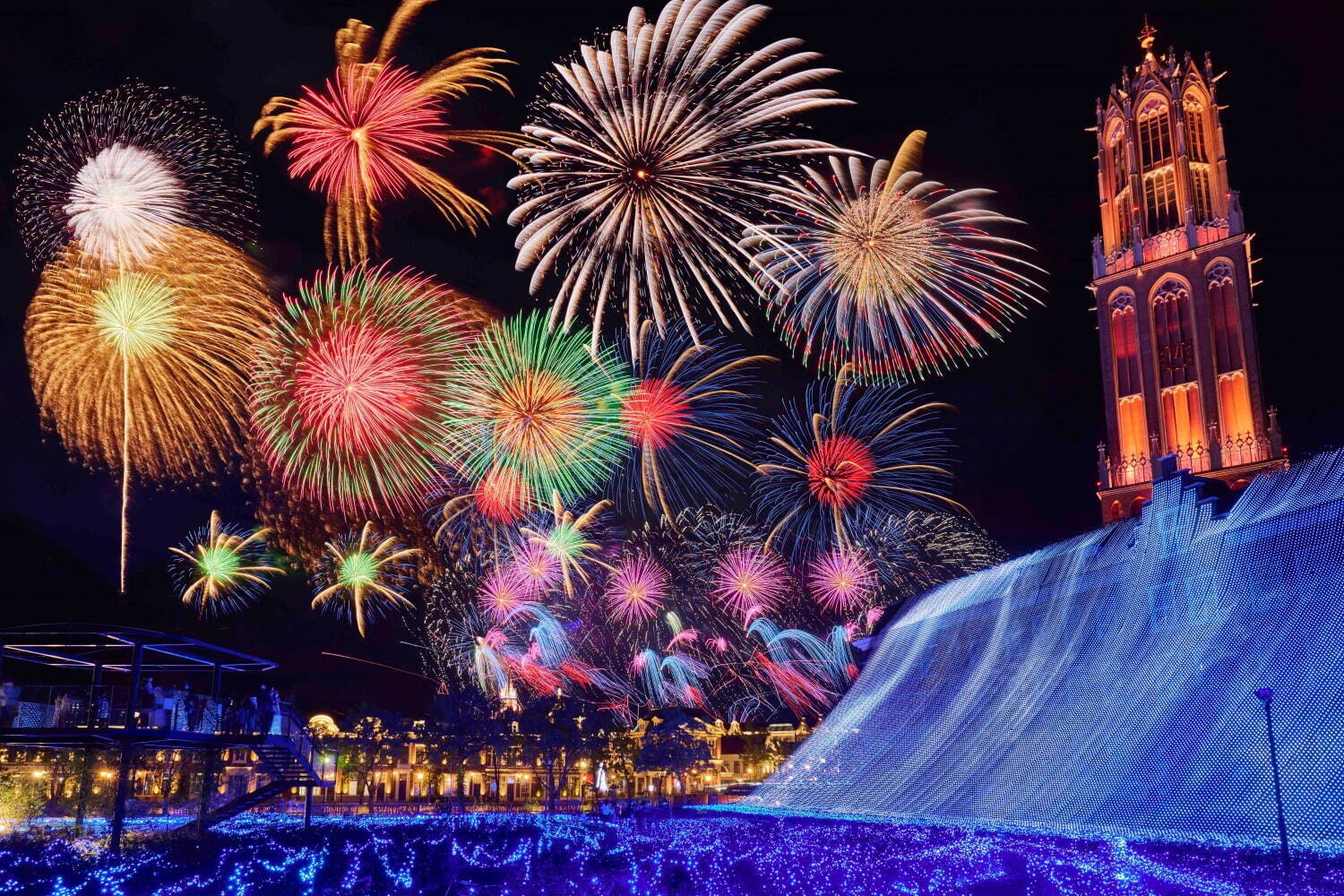 長崎・ハウステンボスのカウントダウン花火、8,000発の花火が彩る新年の幕開け｜写真4