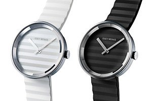 イッセイ ミヤケ ウオッチ“プリーツ”着想の腕時計「プリーズ」から、モノトーンカラー2色が復刻