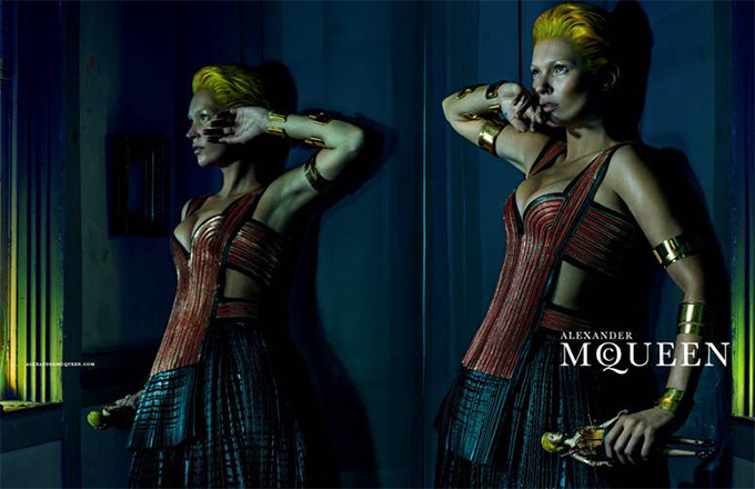 【動画】アレキサンダー マックイーンの広告にケイト・モス登場、暗闇の世界の謎の女性に扮する コピー