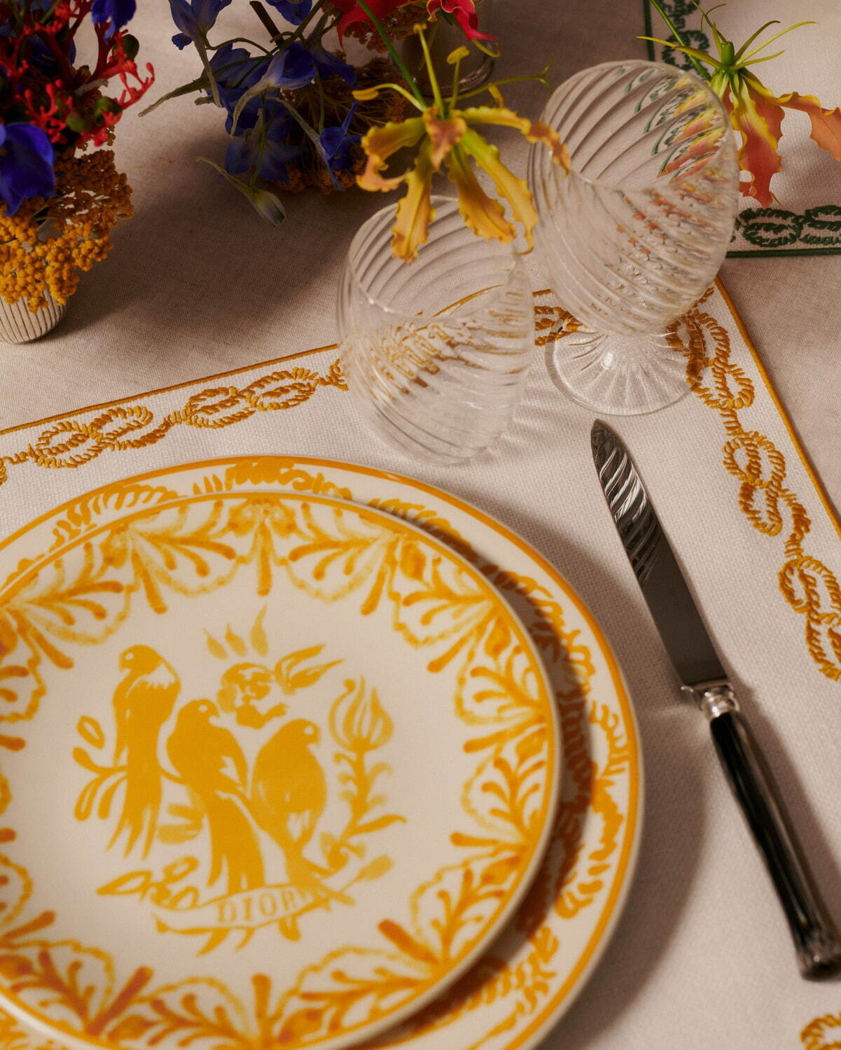 ディオール メゾンの新作テーブルウェア、"コンパスローズ”や鳥を描いたプレート＆マグカップなど｜写真9