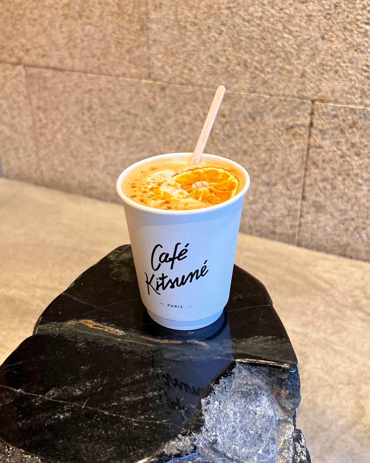 カフェ キツネ冬の新メニュー、定番チャイラテ＆黒ごまラテや“旬の苺”使用のスイーツなど｜写真18