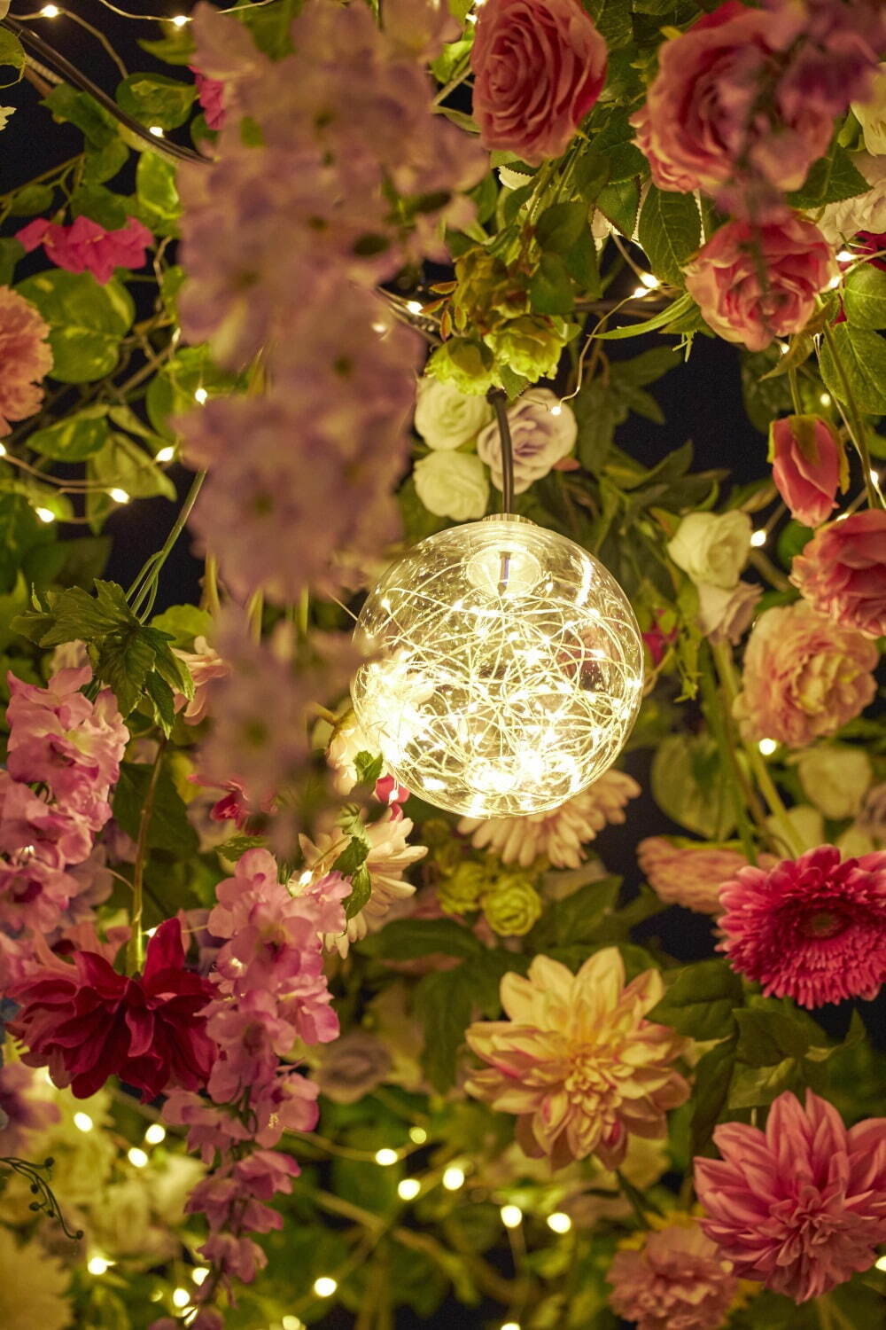 横浜ベイクォーター”花々が輝く”クリスマスイルミネーション、高さ8mの巨大ツリーも｜写真7