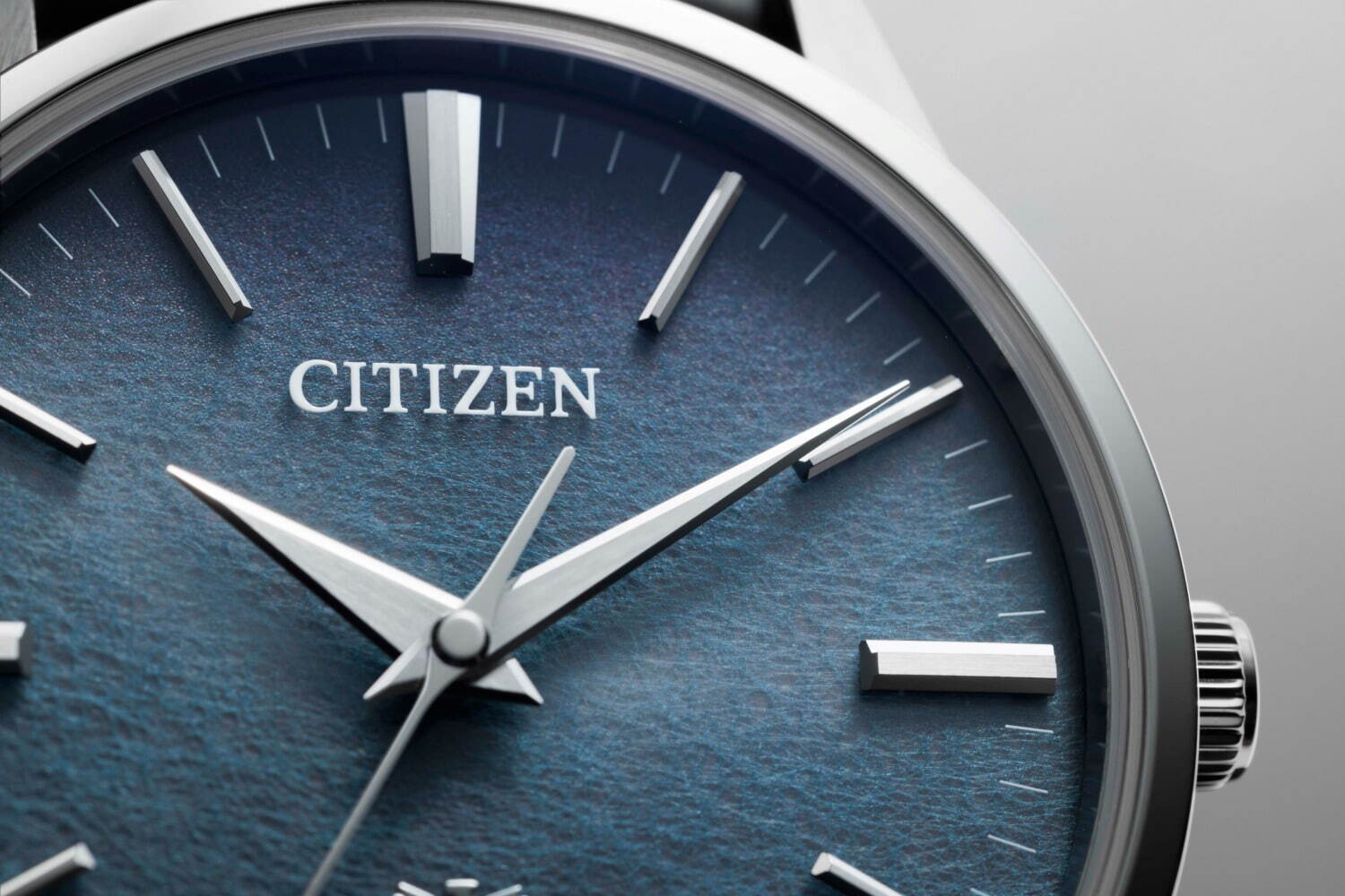 ザ・シチズン新作腕時計、ブランド初“ジャパンブルー”の藍染和紙文字板｜写真3