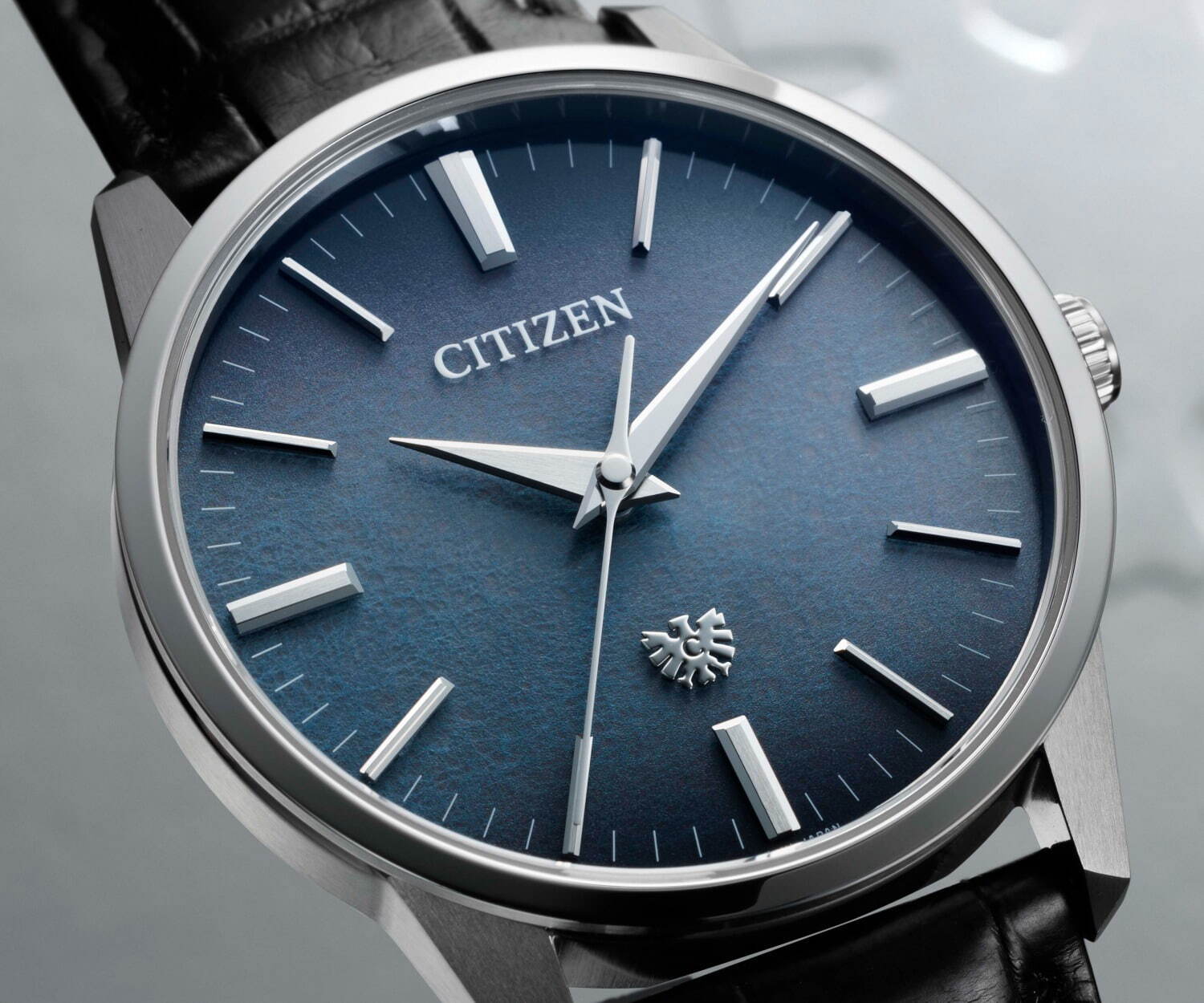 ザ・シチズン新作腕時計、ブランド初“ジャパンブルー”の藍染和紙文字板｜写真4
