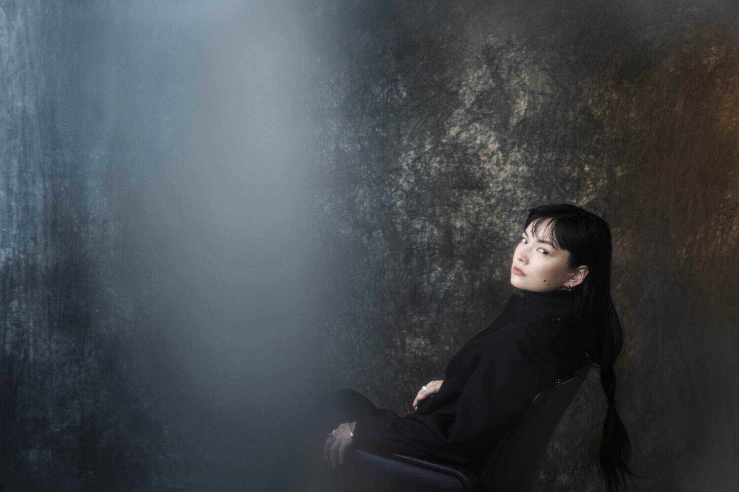 リミ フゥ“アーカイブ”から丸カンを並べたコートなど復刻、秋元梢＆ERIKO NAKAOコラボで｜写真3