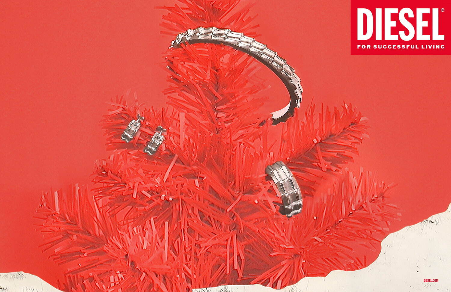 ディーゼル22年クリスマス、ハーネスが交差するスニーカー＆大胆“Dロゴ”ミニバッグなど｜写真11