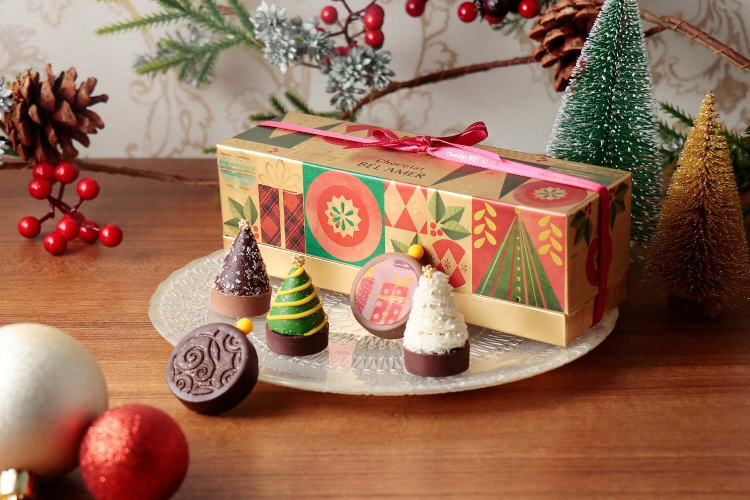 ベルアメールのクリスマス、”ツリー＆オーナメント型”チョコ＆濃厚ショコラケーキ