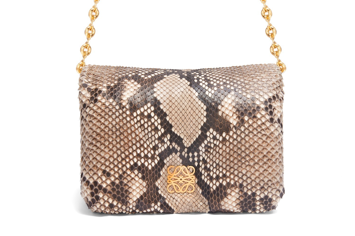 ロエベ“ふんわり”パファーな「ゴヤ」バッグに新作パイソン素材、松坂屋名古屋店もオープン