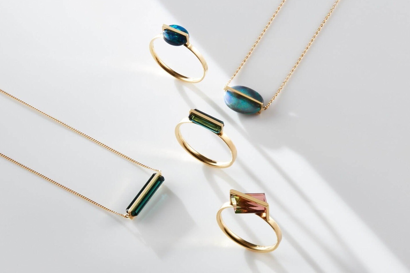 “12か月の誕生石”のリングやネックレスなど、日本のジュエリーブランド・ヤヌカの新作