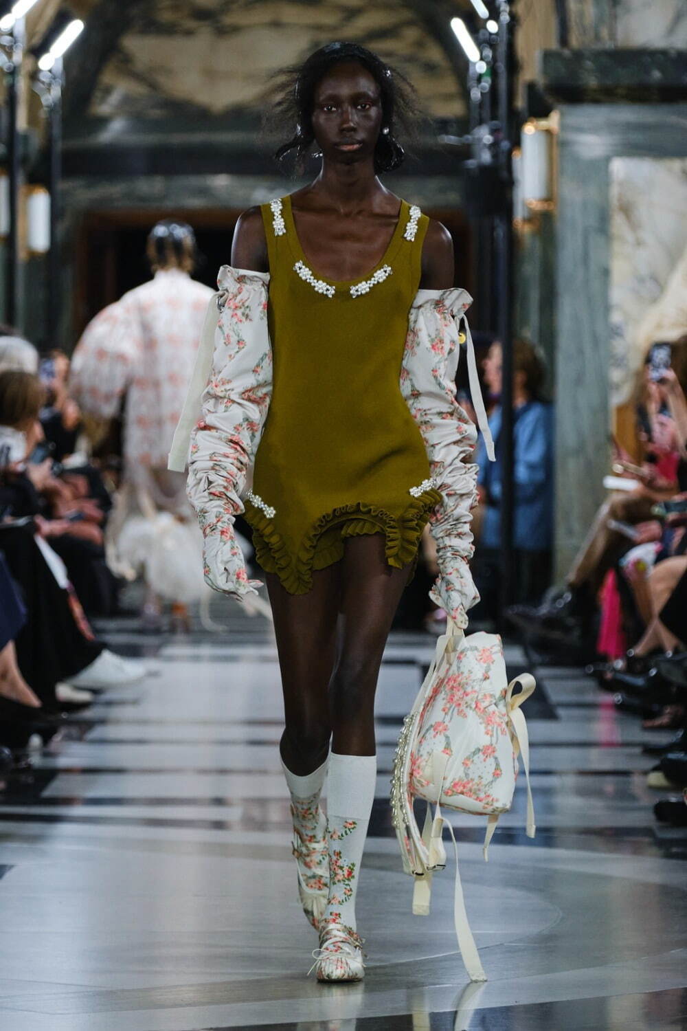 シモーネ ロシャ(SIMONE ROCHA) 2023年春夏ウィメンズ&メンズコレクション  - 写真5