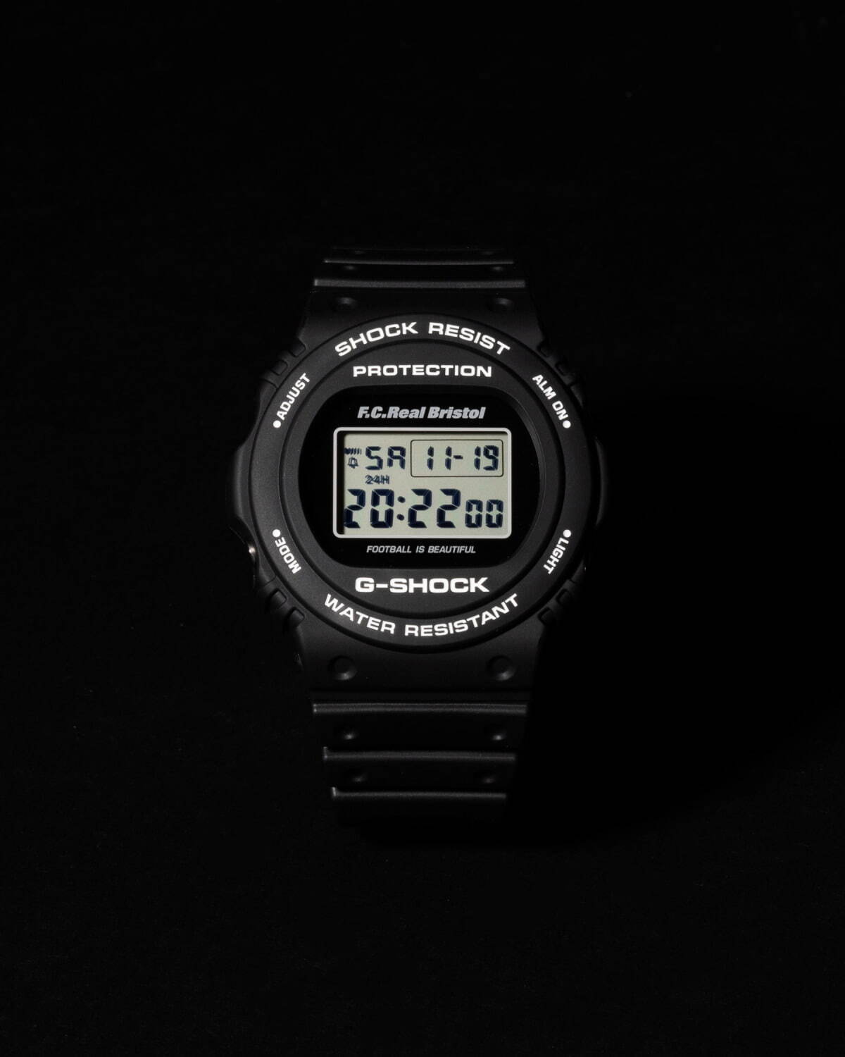 G-SHOCK×エフシーレアルブリストルのコラボ腕時計、バックライトで ...