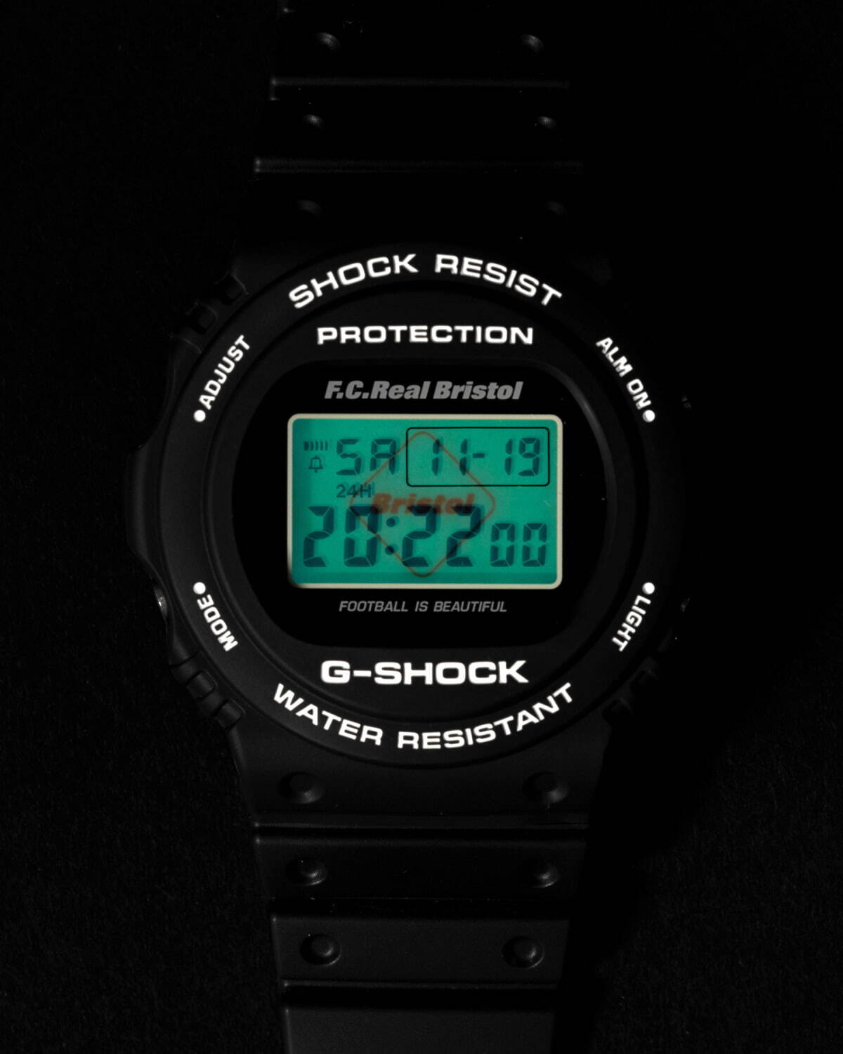 G-SHOCK×エフシーレアルブリストルのコラボ腕時計、バックライトで“Bristol”ロゴ｜写真2