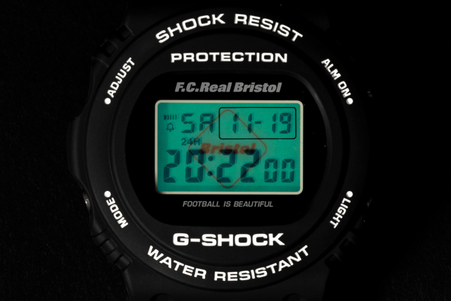 G-SHOCK×エフシーレアルブリストルのコラボ腕時計、バックライトで ...