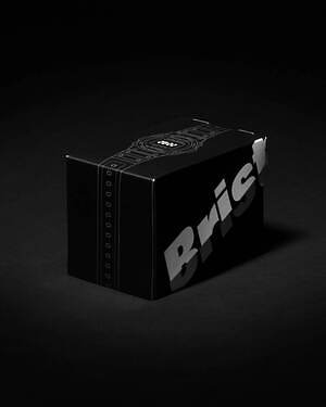 G-SHOCK×エフシーレアルブリストルのコラボ腕時計、バックライトで“Bristol”ロゴ｜写真6