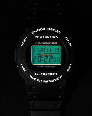 G-SHOCK×エフシーレアルブリストルのコラボ腕時計、バックライトで ...