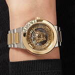 ヴェルサーチェ新作腕時計“まるで浮いている”メドゥーサ＆グレカ模様のスケルトンウォッチ｜写真6