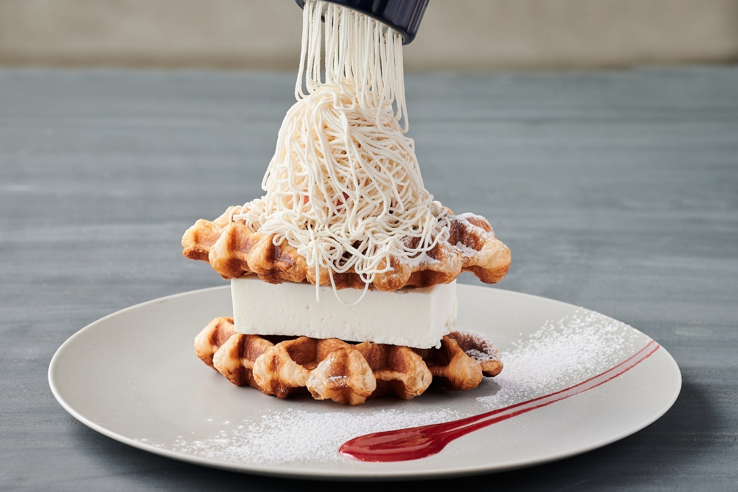 GREEN｜ザ ストリングス 表参道の冬限定“目の前で仕上げる”「ホワイトモンブラン クロッフル」