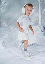 ベビー ディオール23年春新作、”キラキラ”スパンコールのワンピース＆うさぎTシャツ｜写真9