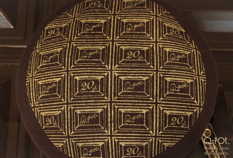 Q-pot.新作“チョコレート”ベレー帽＆カンカン帽、板チョコデザインや20周年ロゴのリボン付き｜写真6
