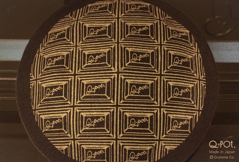Q-pot.新作“チョコレート”ベレー帽＆カンカン帽、板チョコデザインや20周年ロゴのリボン付き｜写真4