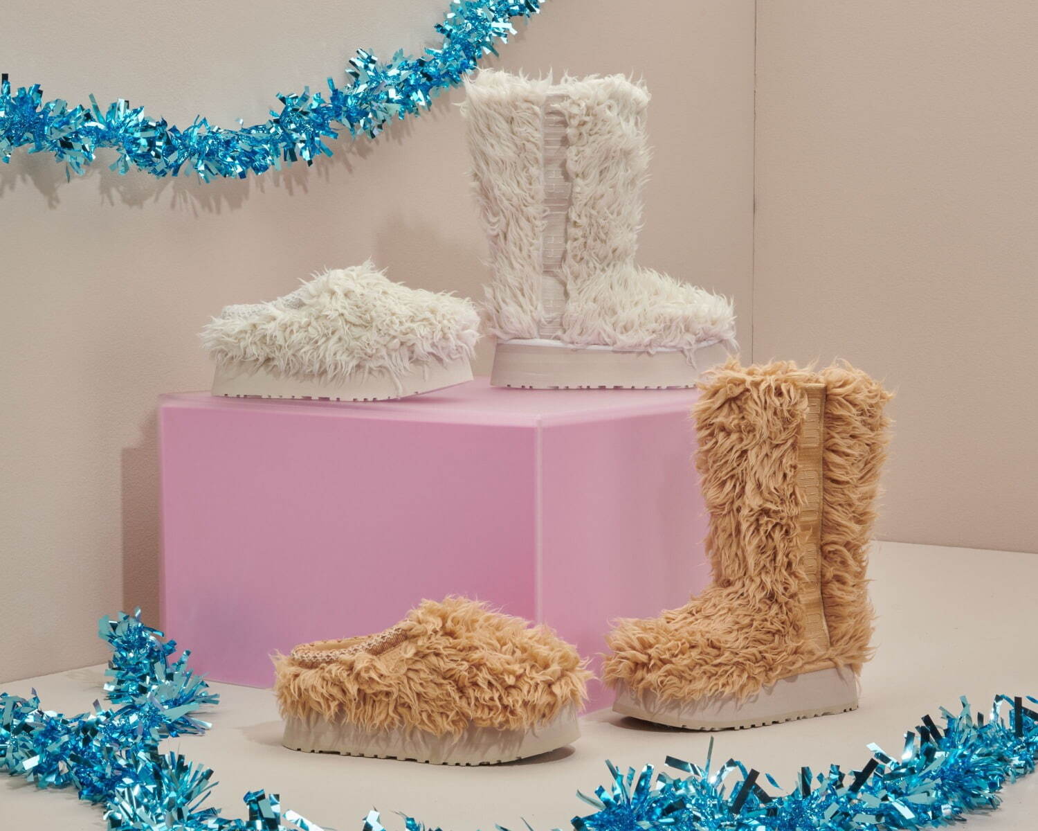 UGG新作“ロングファー”厚底シューズ「フラッフ モマ