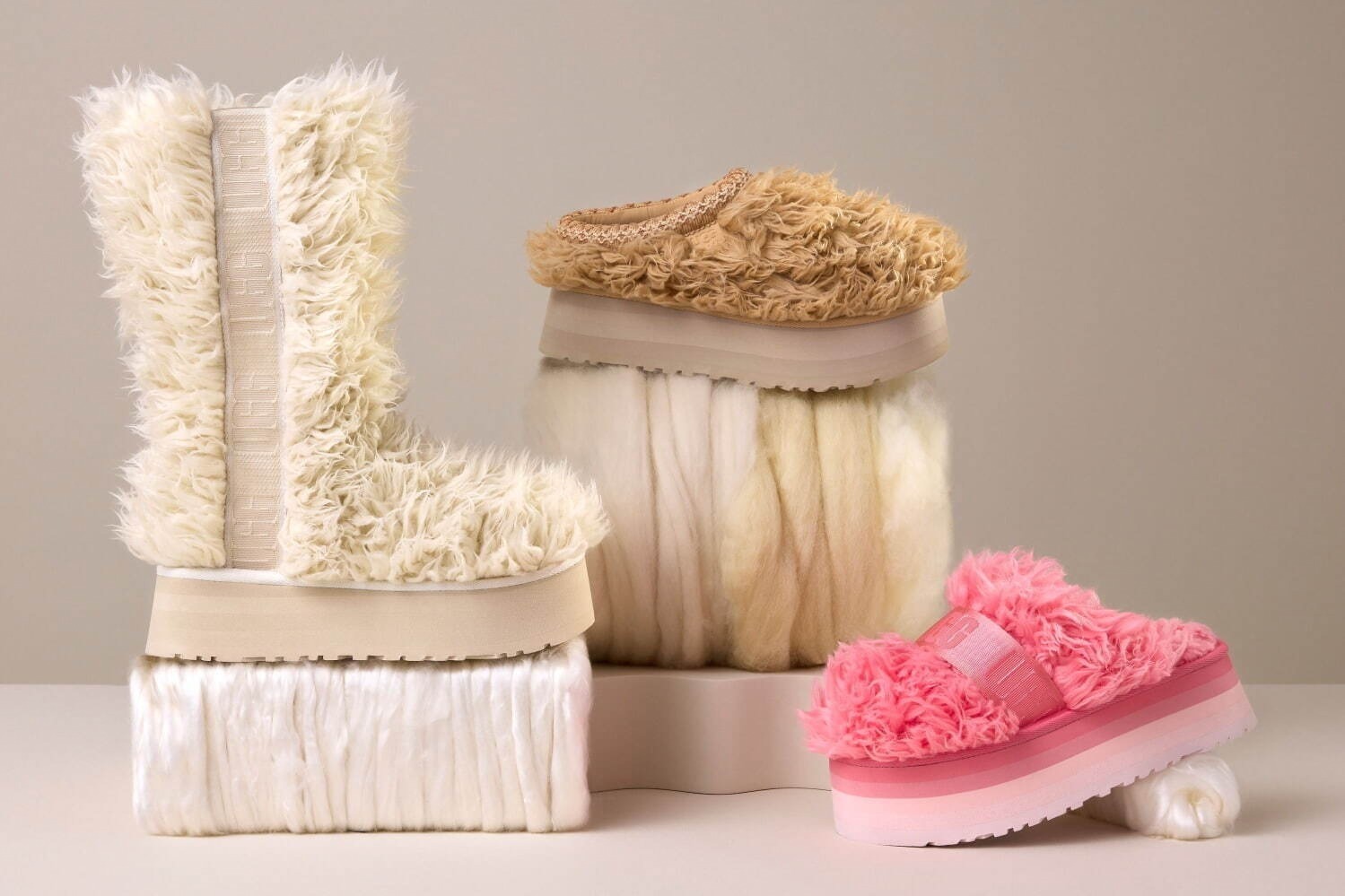 UGG新作“ロングファー”厚底シューズ「フラッフ モマ