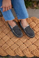 ミネトンカ22秋冬の新作ブーツ、“あったか”ジオメトリー柄ブーツ＆モカシン｜写真21