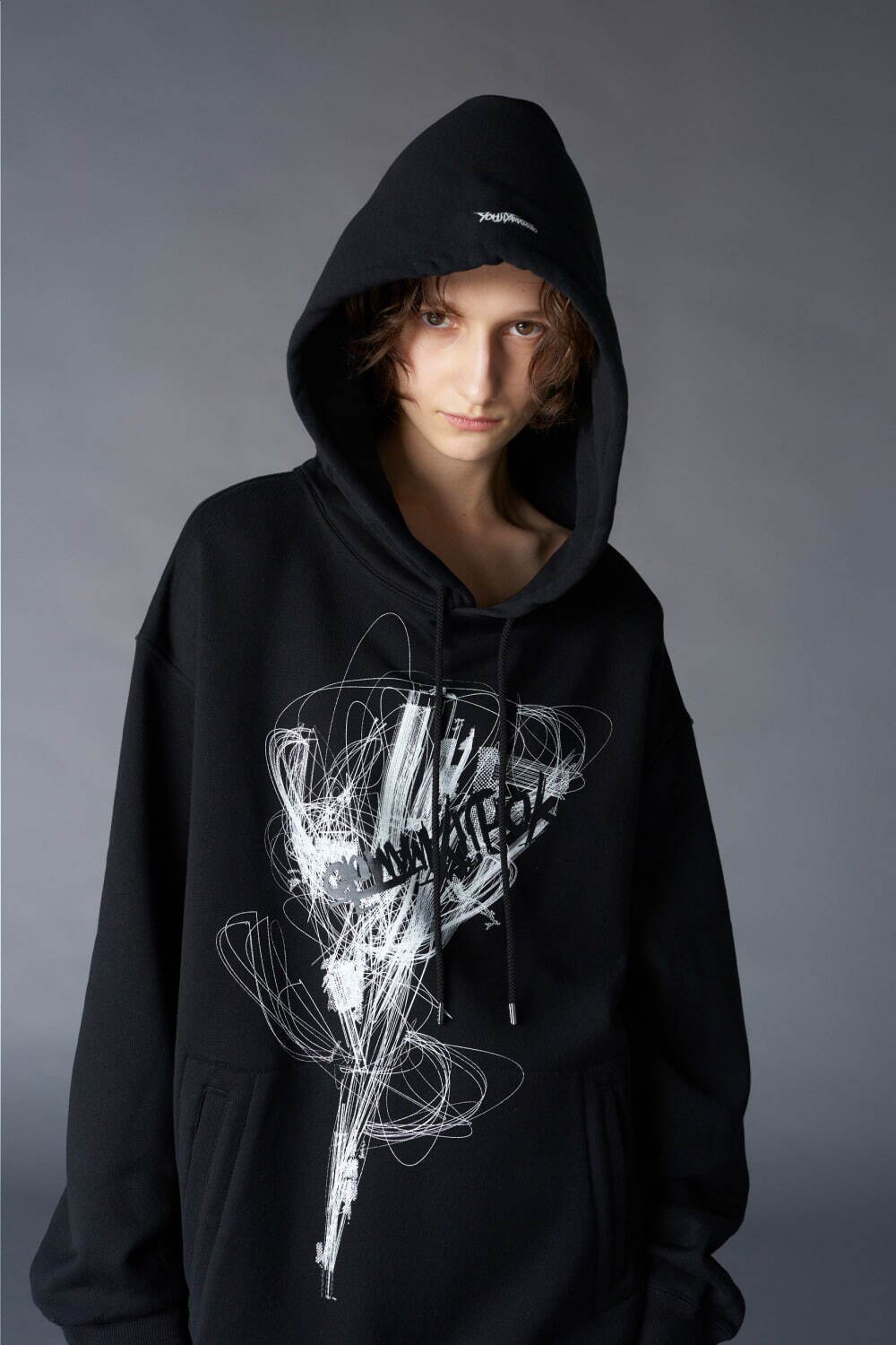 Ground Yのクリスマス限定Tシャツ&フーディー、ペン画やデジタル