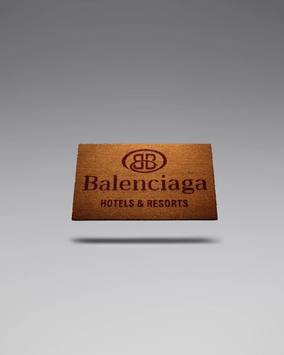 バレンシアガ新作ホームアイテム、"架空ホテルのロゴ入り”ティーカップ＆バッグ型ベースなど｜写真22