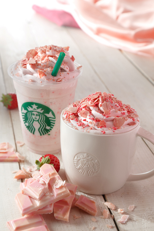 スターバックス、桜とストロベリーが香る「さくら チョコレート フラペチーノ＆ラテ」限定発売 | 写真