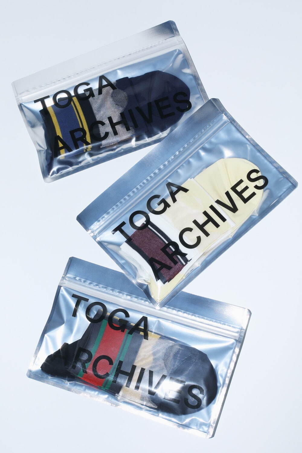 TOGA × タビオのユニセックスソックス、新作ファイヤーパターンやフラワー柄靴下｜写真1