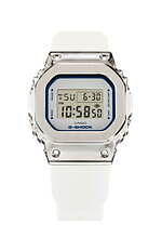 G-SHOCK新作クリーンな角型ペアウオッチ、メタルベゼル＆純白