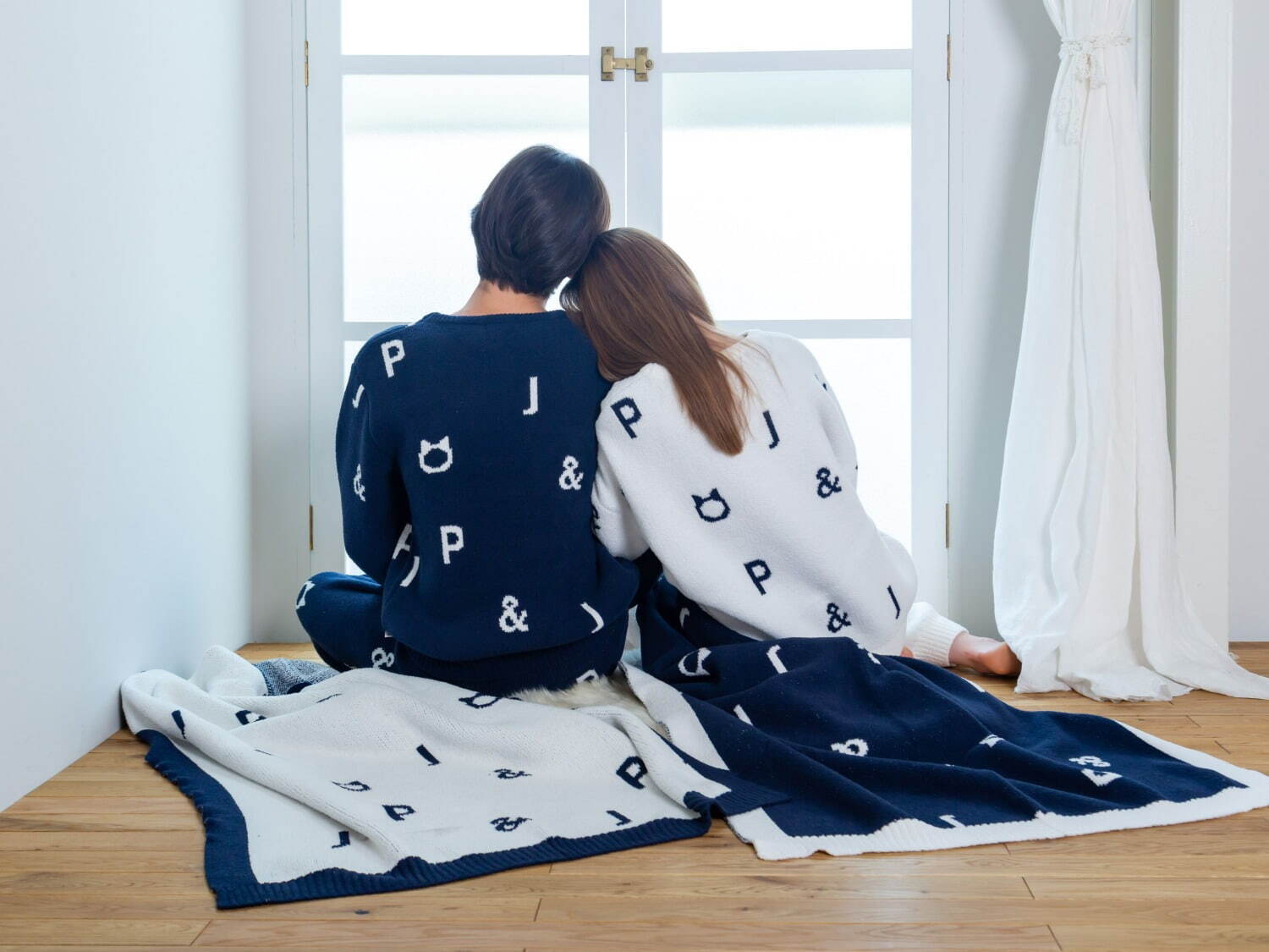 「PJ LOGO」モールヤーン ジャガード プルオーバー セットアップ メンズ 15,400円、レディース 14,300円
「PJ LOGO」モールヤーンジャガード ニットブランケット 7,150円